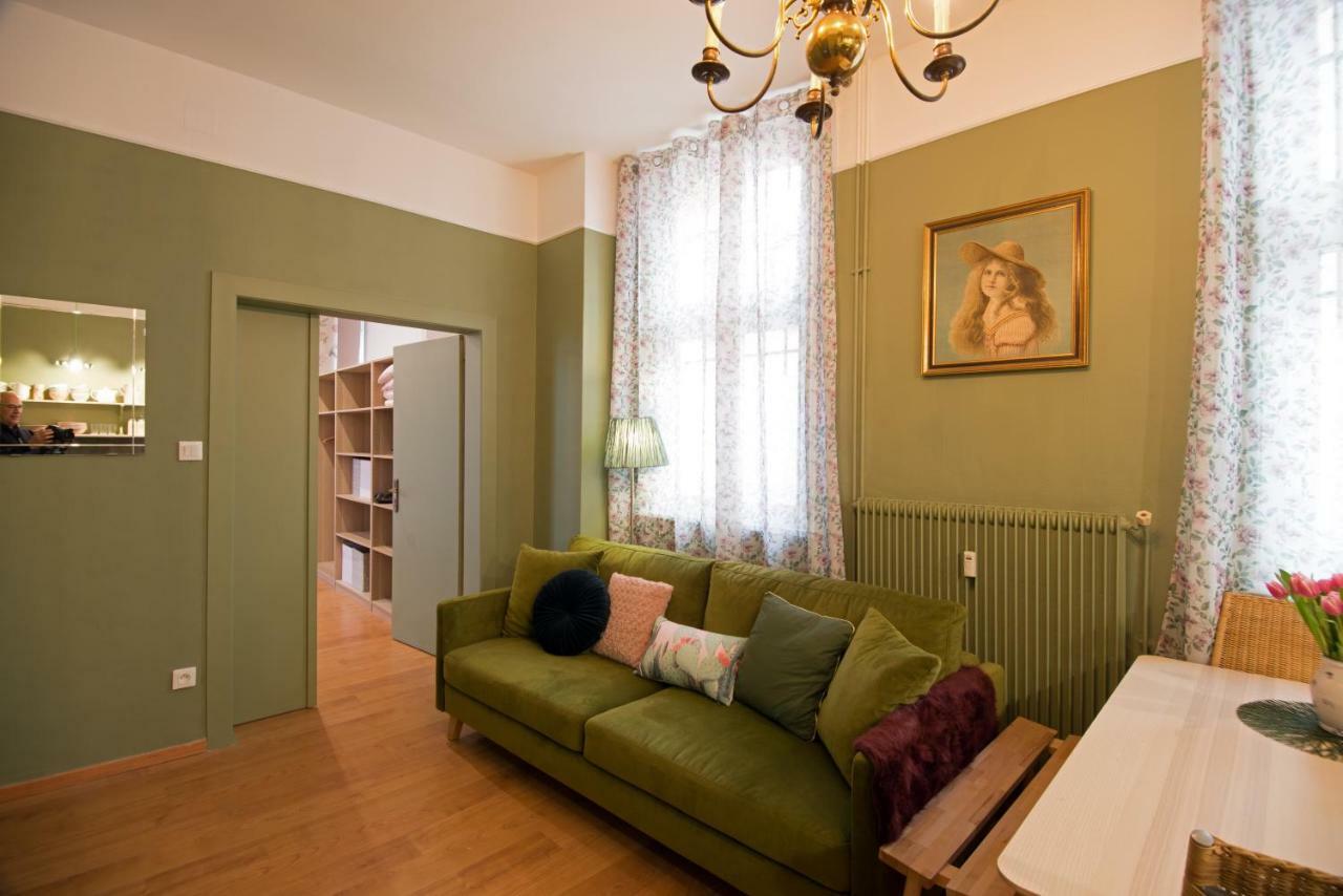 " Mademoiselle " 17 Boulevard Du Champ De Mars Colmar Exterior foto